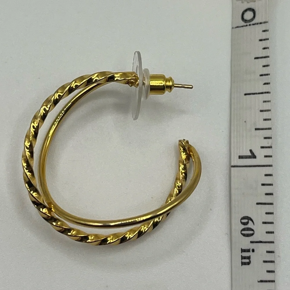 ✨ Gold-Tone Criss-Cross Hoop Earrings ✨ - Picture 2 of 4